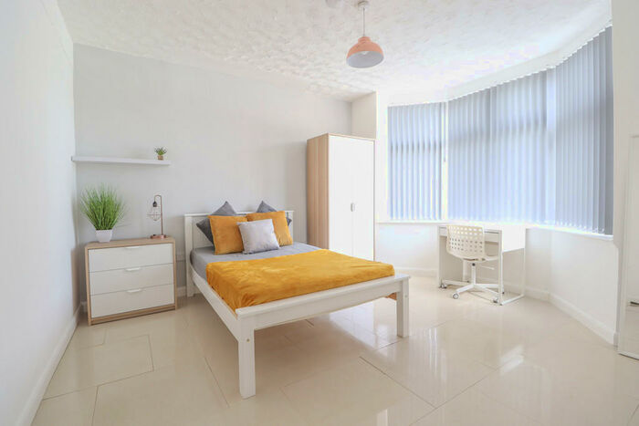 6 Bedroom Semi-Detached House To Rent In David Road, Stoke, Coventry, CV1