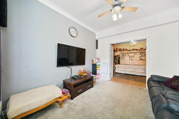 3 Bedroom House For Sale In Sunnyside Road, Leyton, E10