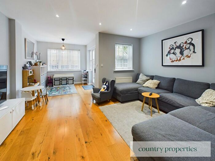 3 Bedroom Terraced House For Sale In Lemsford Lane, Welwyn Garden City, AL8