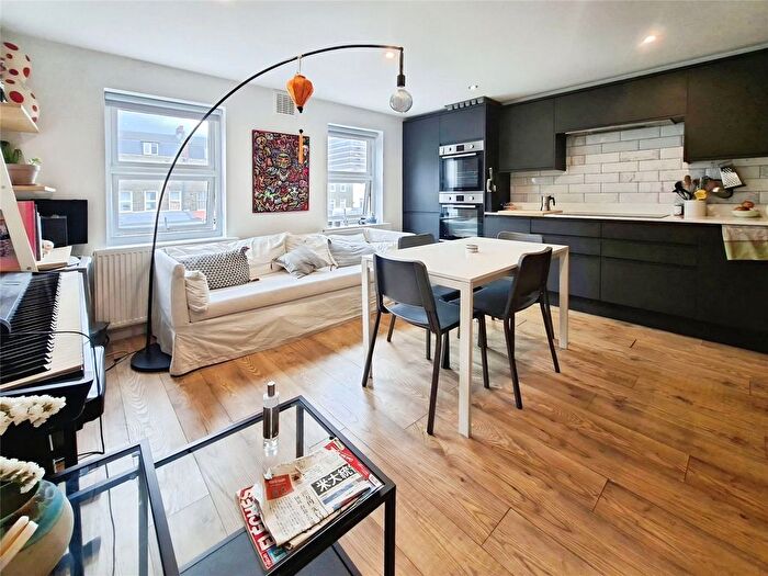 3 Bedroom Flat To Rent In Camberwell Road, London, SE5