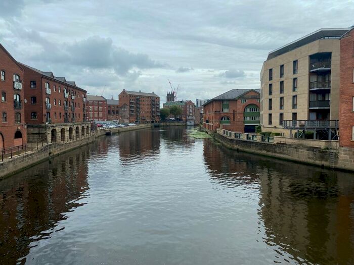 2 Bedroom Apartment To Rent In Flax House Navigation Walk, LS10