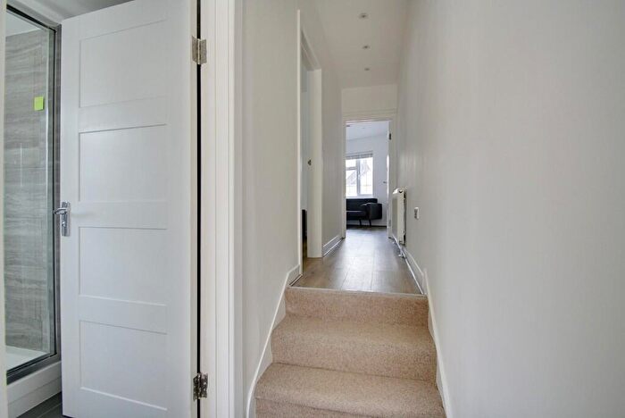 4 Bedroom Maisonette To Rent In Tudor Way, Southgate, N14