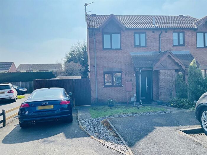 3 Bedroom Semi-Detached House For Sale In Coldstream Close, Hinckley, LE10