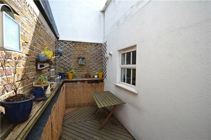 1 Bedroom Flat To Rent In Royal Tower Lodge, Cartwright Street, E1