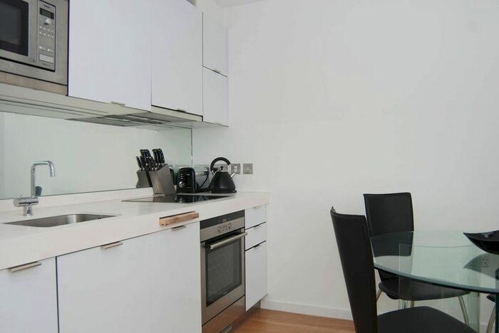 Studio To Rent In Ontario Tower, Canary Wharf, London, E14