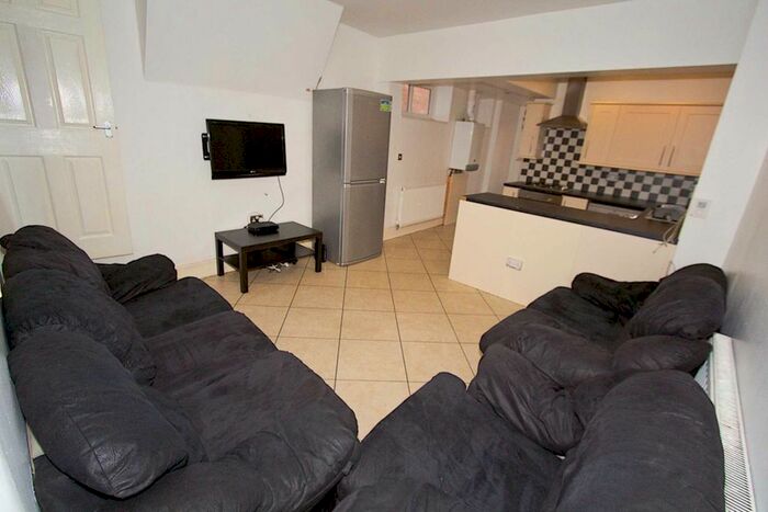 6 Bedroom Terraced House To Rent In Burleigh Road, Loughborough, LE11