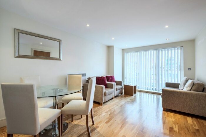 2 Bedroom Flat To Rent In Long Lane, London, SE1