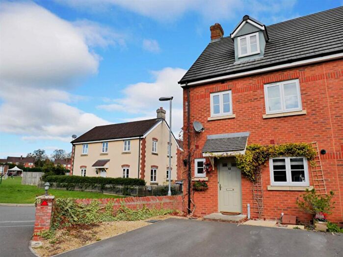 4 Bedroom Semi-Detached House For Sale In St Joseph's Way, Lyneham, SN15