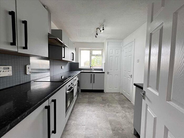 3 Bedroom Terraced House For Sale In Hollins Avenue, Glossop, SK13