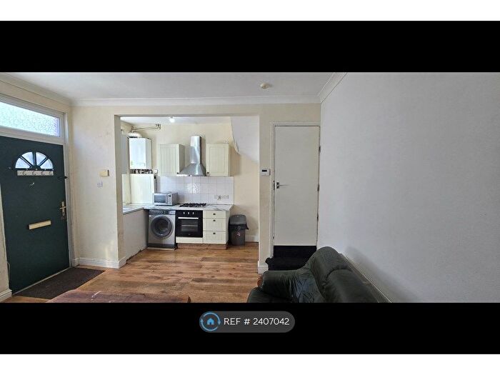 4 Bedroom Terraced House To Rent In Autumn Place, Leeds, LS6