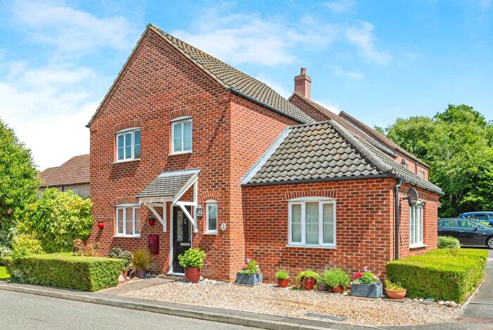 3 Bedroom Link Detached House For Sale In John Franklin Way, Erpingham, Norwich, NR11