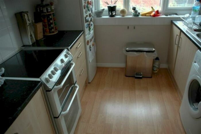 2 Bedroom Maisonette To Rent In Bedroom Maisonette St Floor In Guildford, GU1