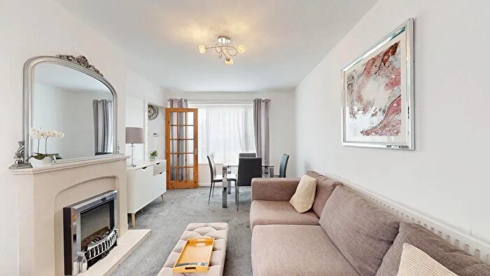 3 Bedroom End Of Terrace House To Rent In Pioneer Way, Watford, WD18