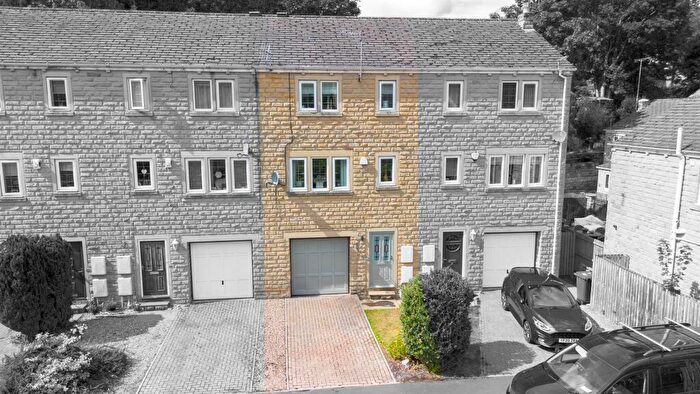 4 Bedroom Town House For Sale In Holmebank Mews, Brockholes, HD9