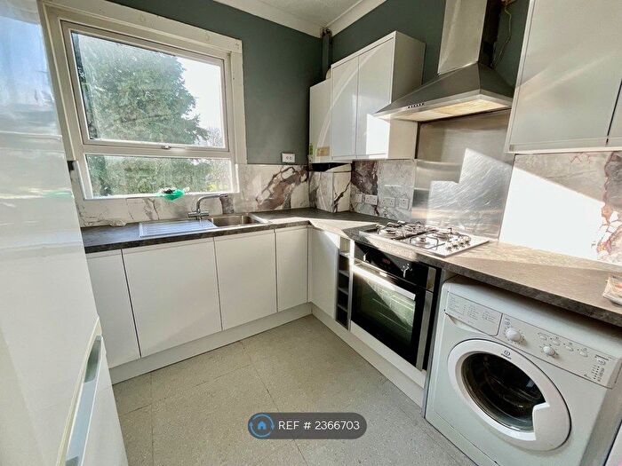 2 Bedroom Flat To Rent In Melfort Road, Thornton Heath, CR7