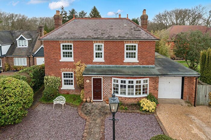 3 Bedroom Detached House For Sale In Green Lane, Lower Swanwick, Southampton, Hampshire, SO31