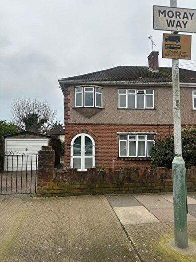 3 Bedroom End Of Terrace House To Rent In Moray Way, Romford, RM1