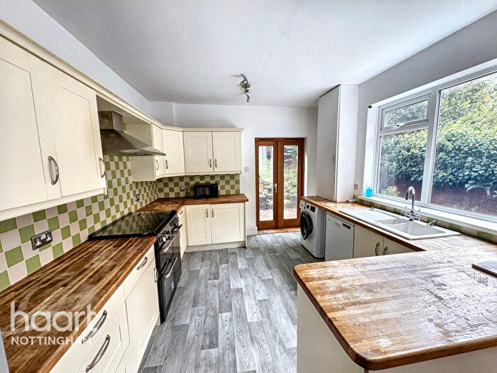 7 Bedroom Semi-Detached House For Sale In Premier Road, Nottingham, NG7