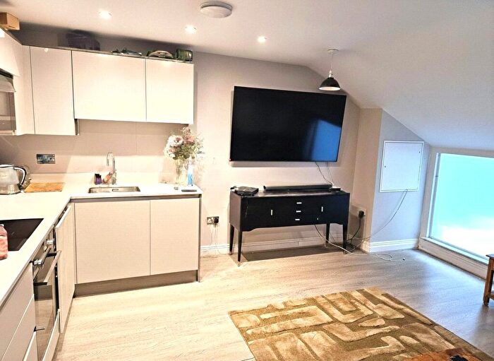 1 Bedroom Apartment To Rent In The Colonnade, Maidenhead, Berkshire, SL6