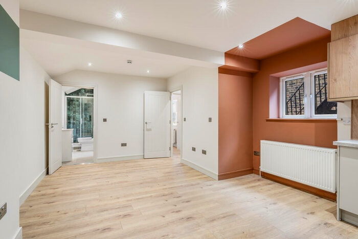 1 Bedroom Flat To Rent In High Street, Woking, GU21