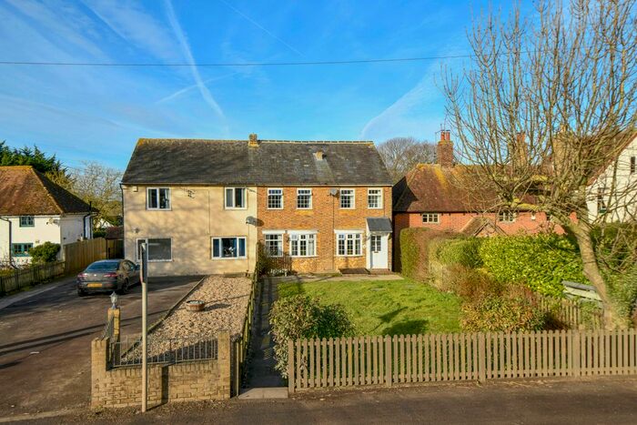 4 Bedroom Semi-Detached House For Sale In Ashford Road, Badlesmere Lees, ME13