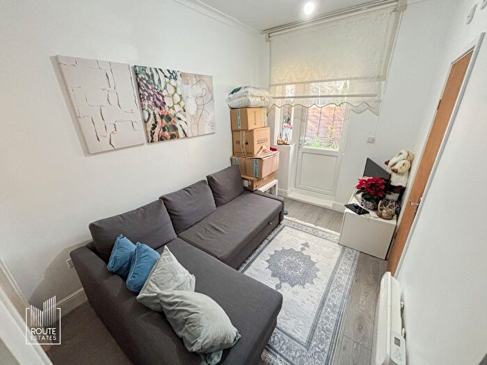 1 Bedroom Maisonette To Rent In Montagu Crescent, Enfield, N18