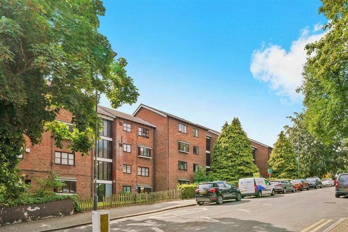 2 Bedroom Flat To Rent In Hawarden Hill, Dollis Hill, London, NW2