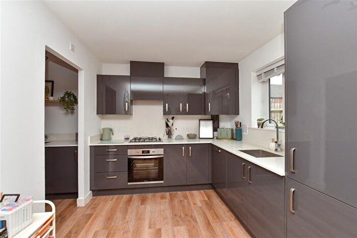 3 Bedroom Semi-detached House For Sale In Weaver Avenue, Faversham, Kent, ME13