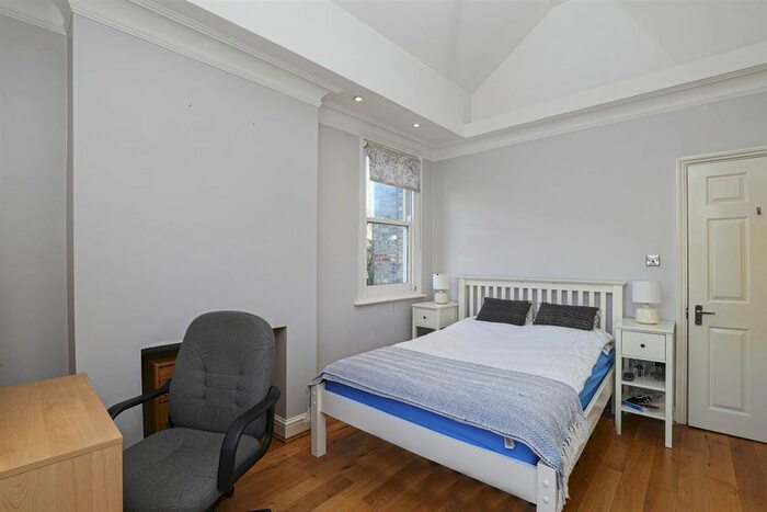 2 Bedroom Flat For Sale In Endlebury Road, London, E4