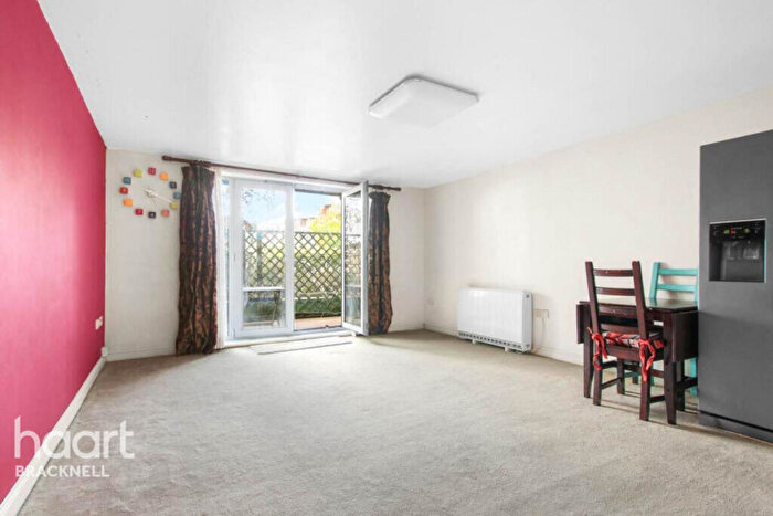 2 Bedroom Apartment To Rent In Kelvin Gate, Bracknell, RG12