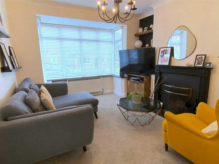 3 Bedroom Semi-Detached House For Sale In Wellington Street, Syston., LE7