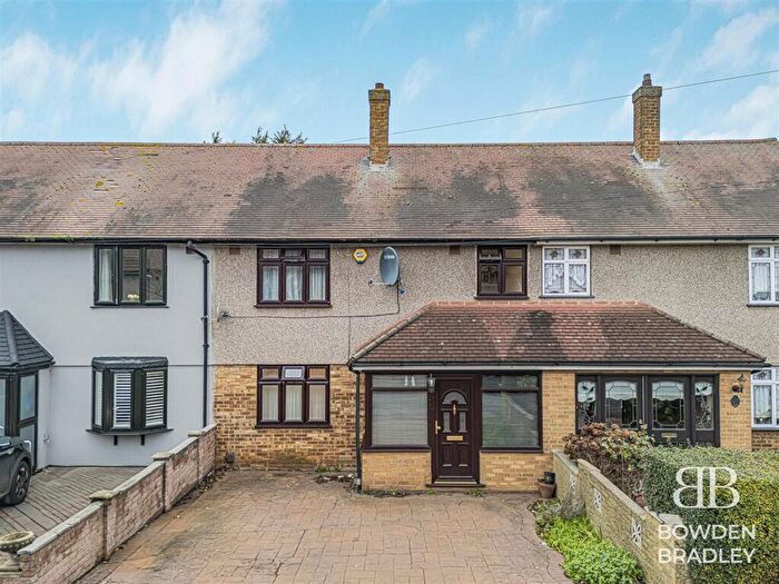 3 Bedroom Terraced House For Sale In Lawn Farm Grove, Romford, RM6