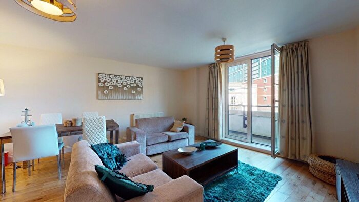 3 Bedroom Flat To Rent In Palgrave Gardens, London, NW1