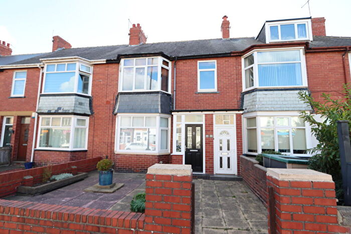 2 Bedroom Flat For Sale In Whitley Road, Whitley Bay, Tyne And Wear, NE26