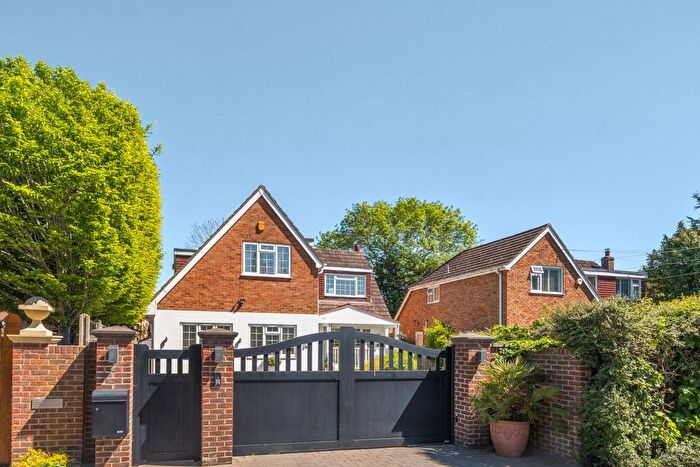 6 Bedroom Detached House To Rent In The Avenue, Wraysbury, Staines, TW19