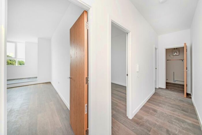 1 Bedroom Apartment To Rent In Card House, Bingley Road, Bradford, BD9