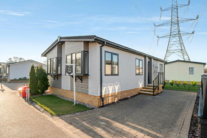 2 Bedroom Park Home For Sale In Wimborne, Dorset, BH21