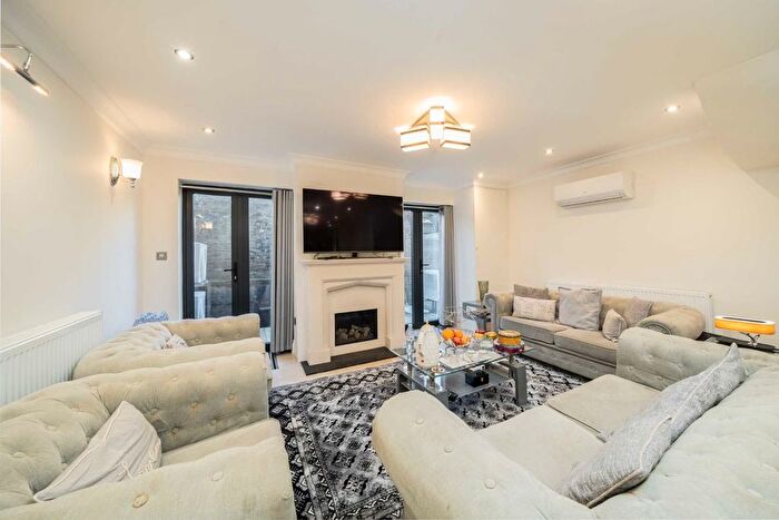 5 Bedroom Property To Rent In Abinger Mews, London, W9