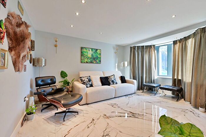 6 Bedroom Semi-Detached House For Sale In Holland Avenue, Wimbledon Common, London, SW20