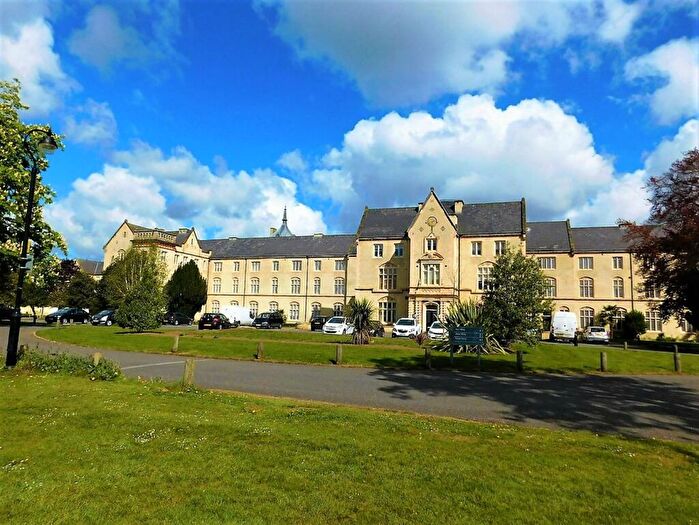 2 Bedroom Apartment To Rent In Kingsley Avenue, Fairfield, SG5