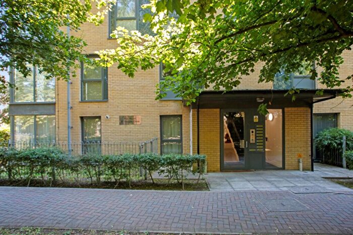 2 Bedroom Flat To Rent In Douglas Close Stanmore, HA7