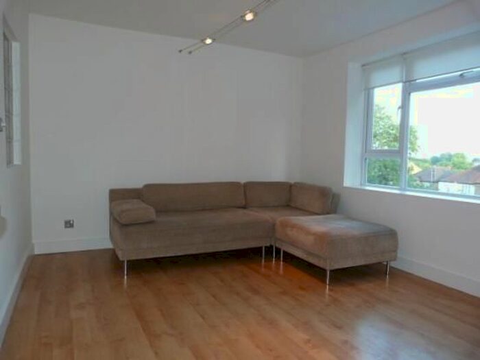 1 Bedroom Flat To Rent In Torrington Park, Finchley, N12