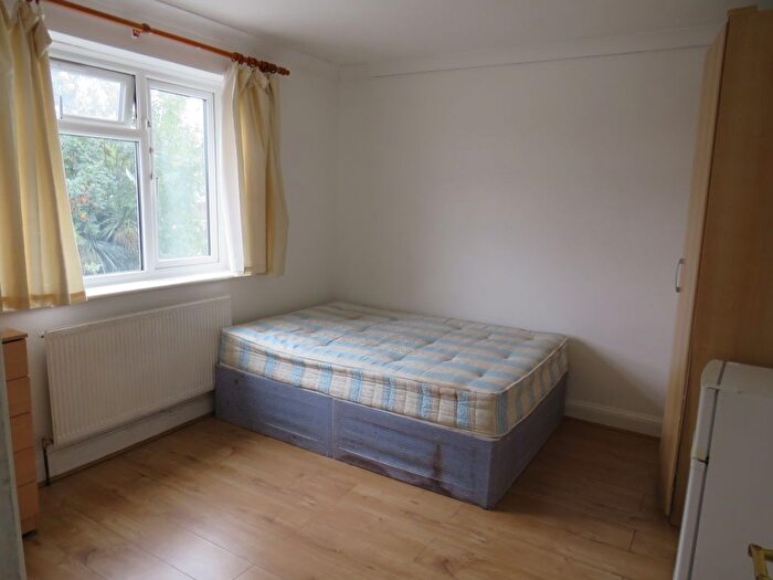 5 Bedroom Semi-Detached House To Rent In North Hyde Lane, Southall, UB2