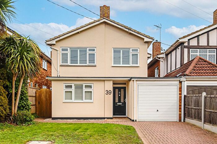 4 Bedroom Detached House For Sale In Leslie Road, Rayleigh, SS6