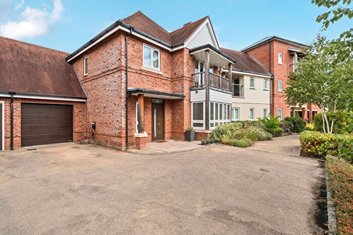 4 Bedroom Detached House For Sale In Kingfishers, Fleet, GU51