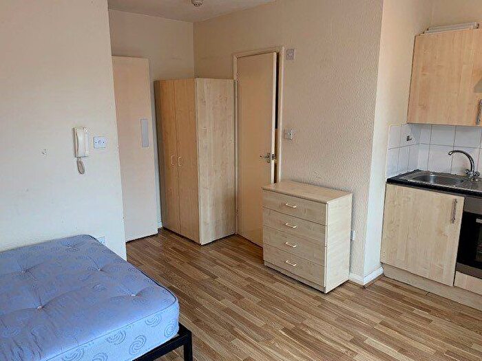 Studio To Rent In Tower Bridge Road, London, SE1