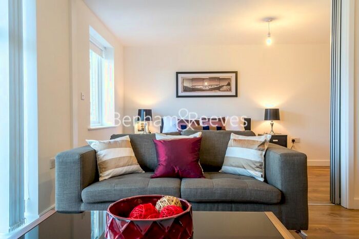 Studio To Rent In Park Lodge Avenue, West Drayton, UB7