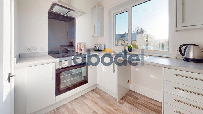 1 Bedroom Flat To Rent In Whinfield Close, Braithwaite, Keighley, BD22