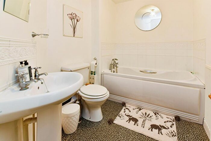 3 Bedroom End Of Terrace House For Sale In Curlew Drive, Chippenham, SN14