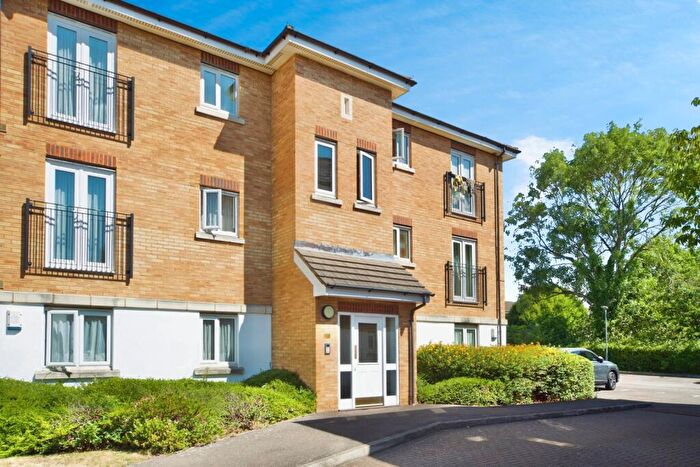 2 Bedroom Flat For Sale In Stafford Close, London, London, N14